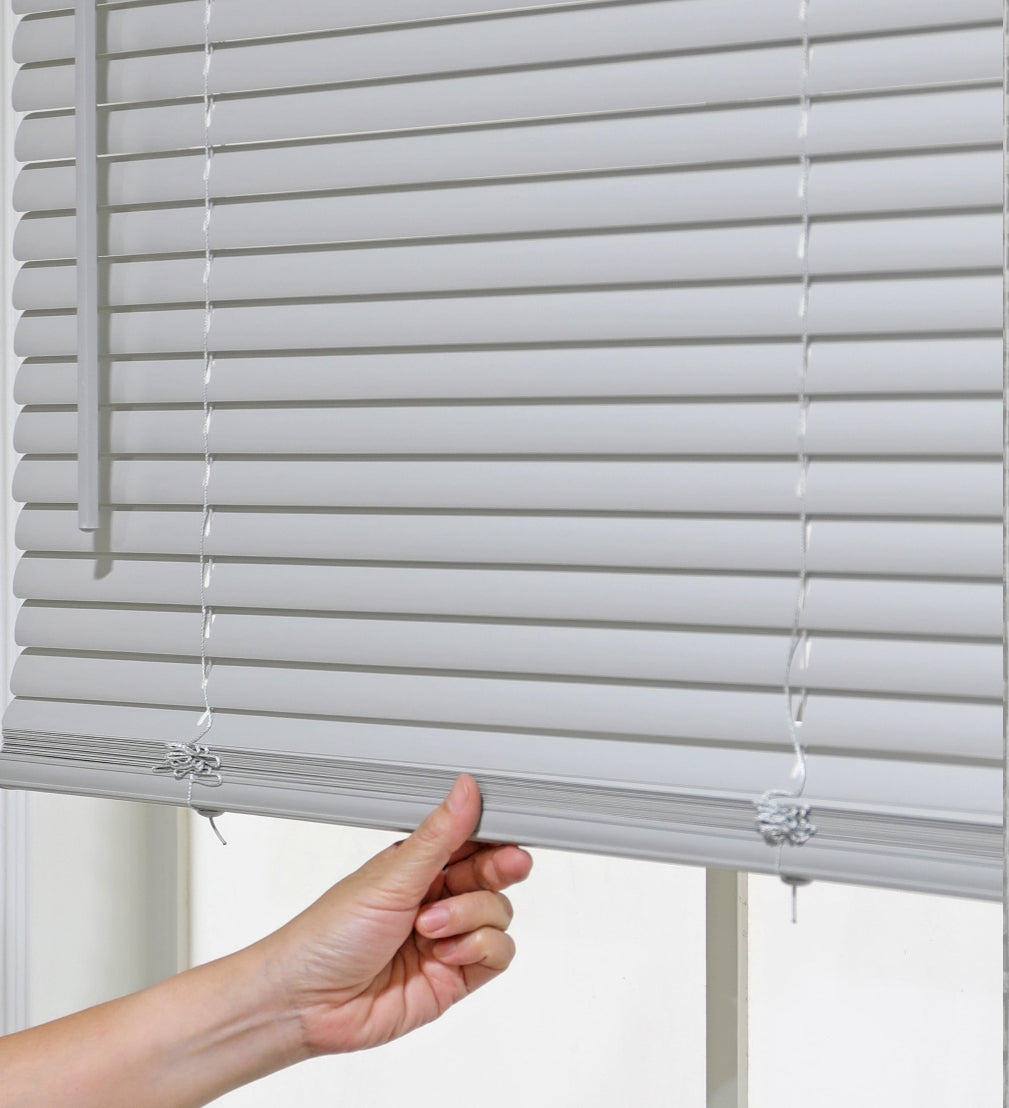 Blind - 35" W x 64" L Mainstays 1 in. Cordless, Room Darkening Vinyl Blind, Gray - WM11.25.25