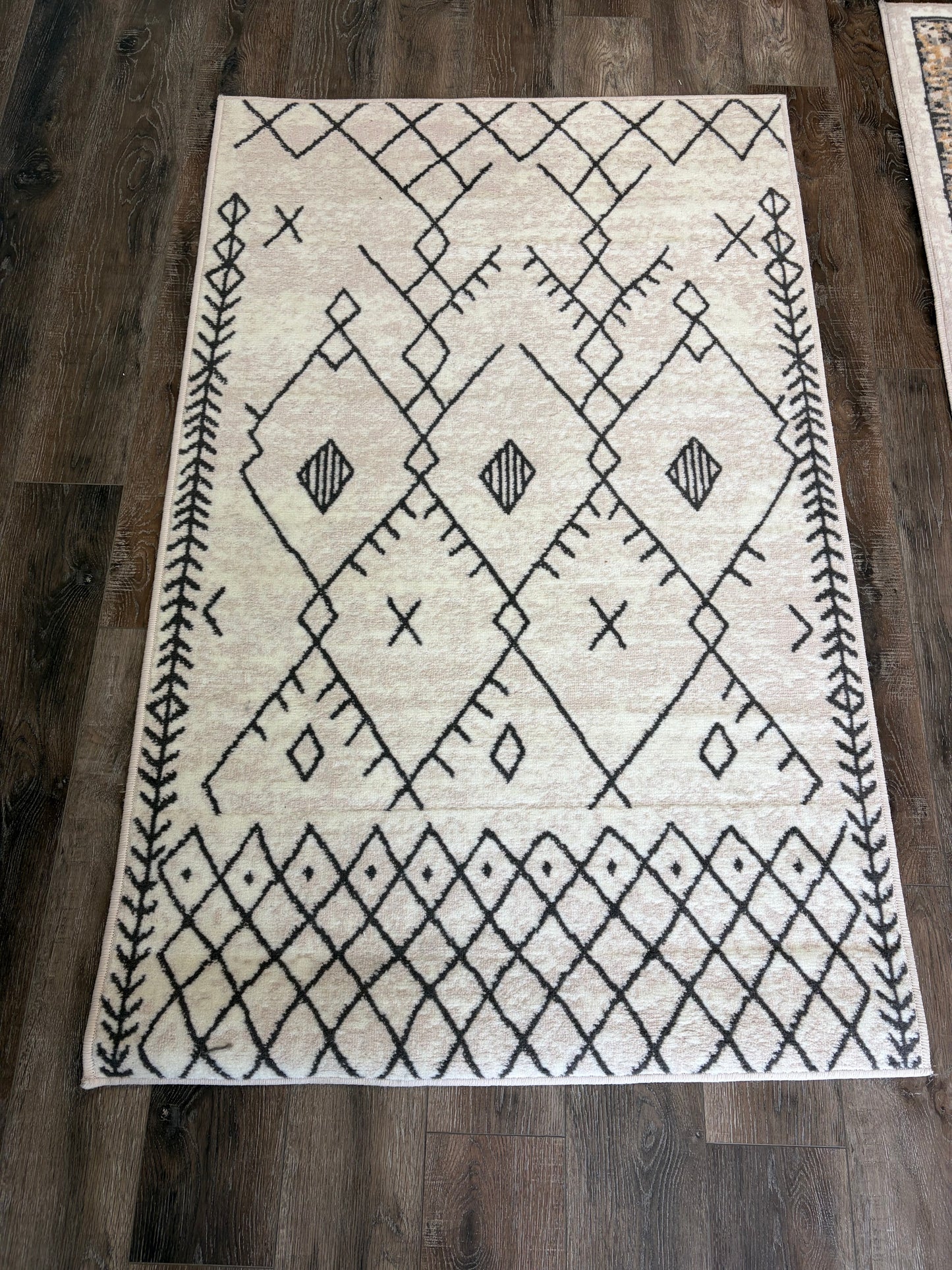 Rug - 3’x7’ Grey & Cream Geometric