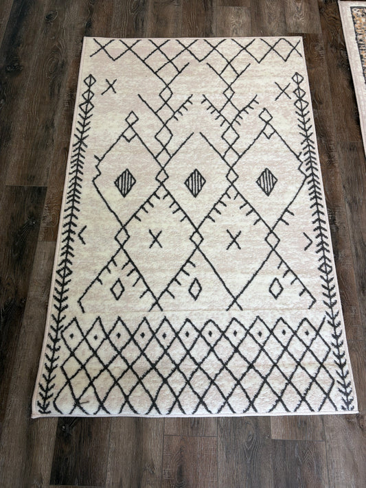 Rug - 3’x7’ Grey & Cream Geometric