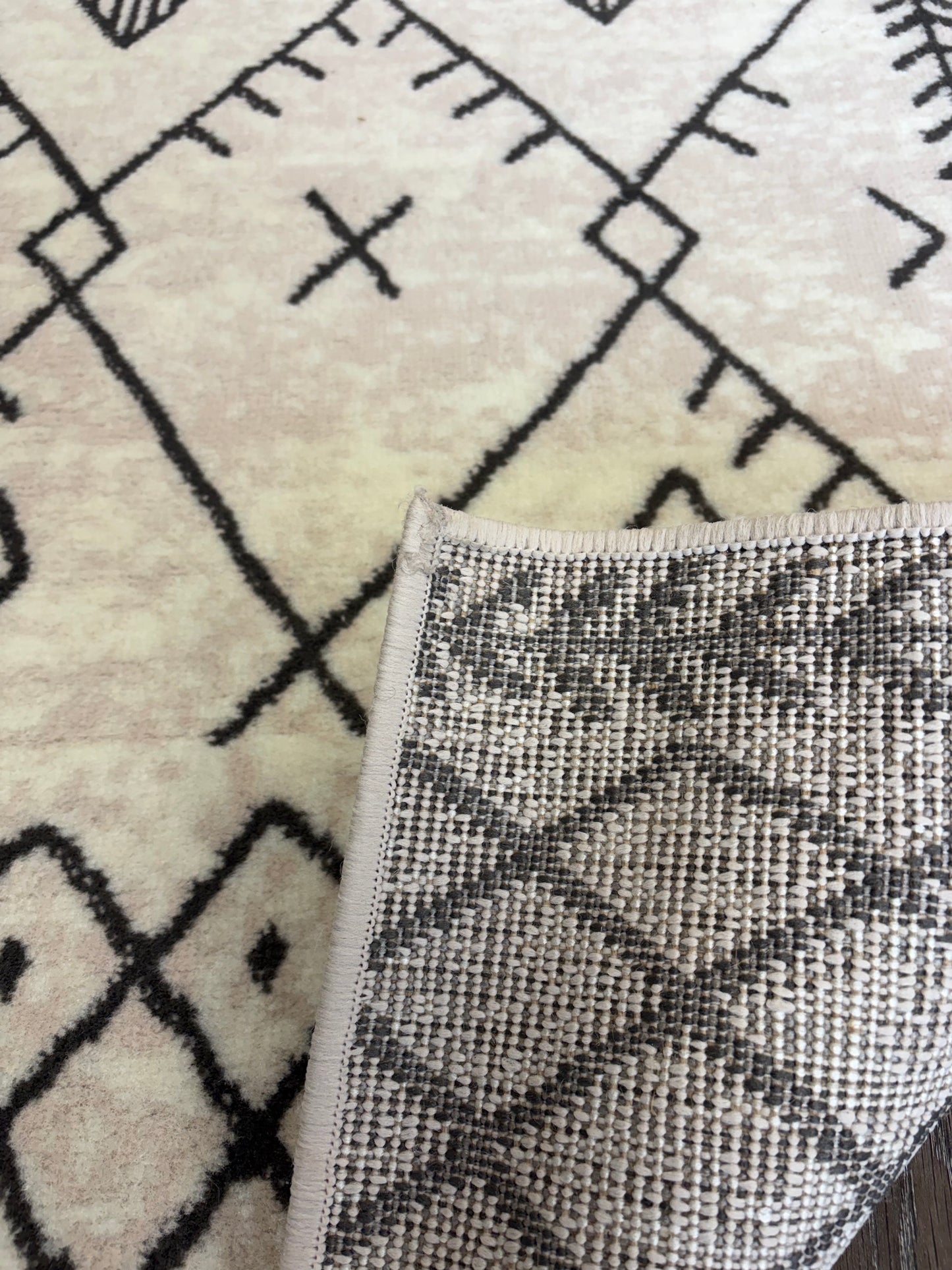 Rug - 3’x7’ Grey & Cream Geometric