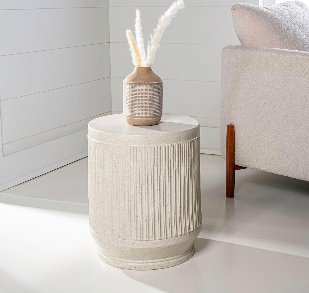 Side Table - JONATHAN Y Kline Ribbed Resin Modern Outdoor Accent Table, 17.5" H All-Weather Cream Terrazzo Patio Drum Side Table and Garden Stool