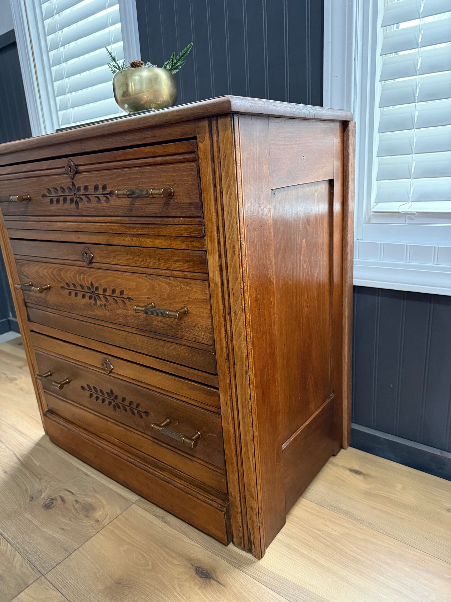 Vintage Washstand - McFair Furniture
