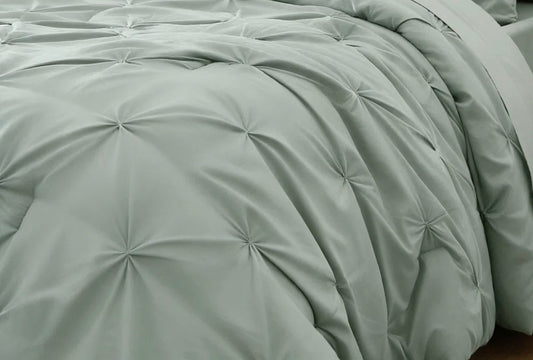 Bedding - Queen Size Gentlesoft Pintuck Green Comforter
