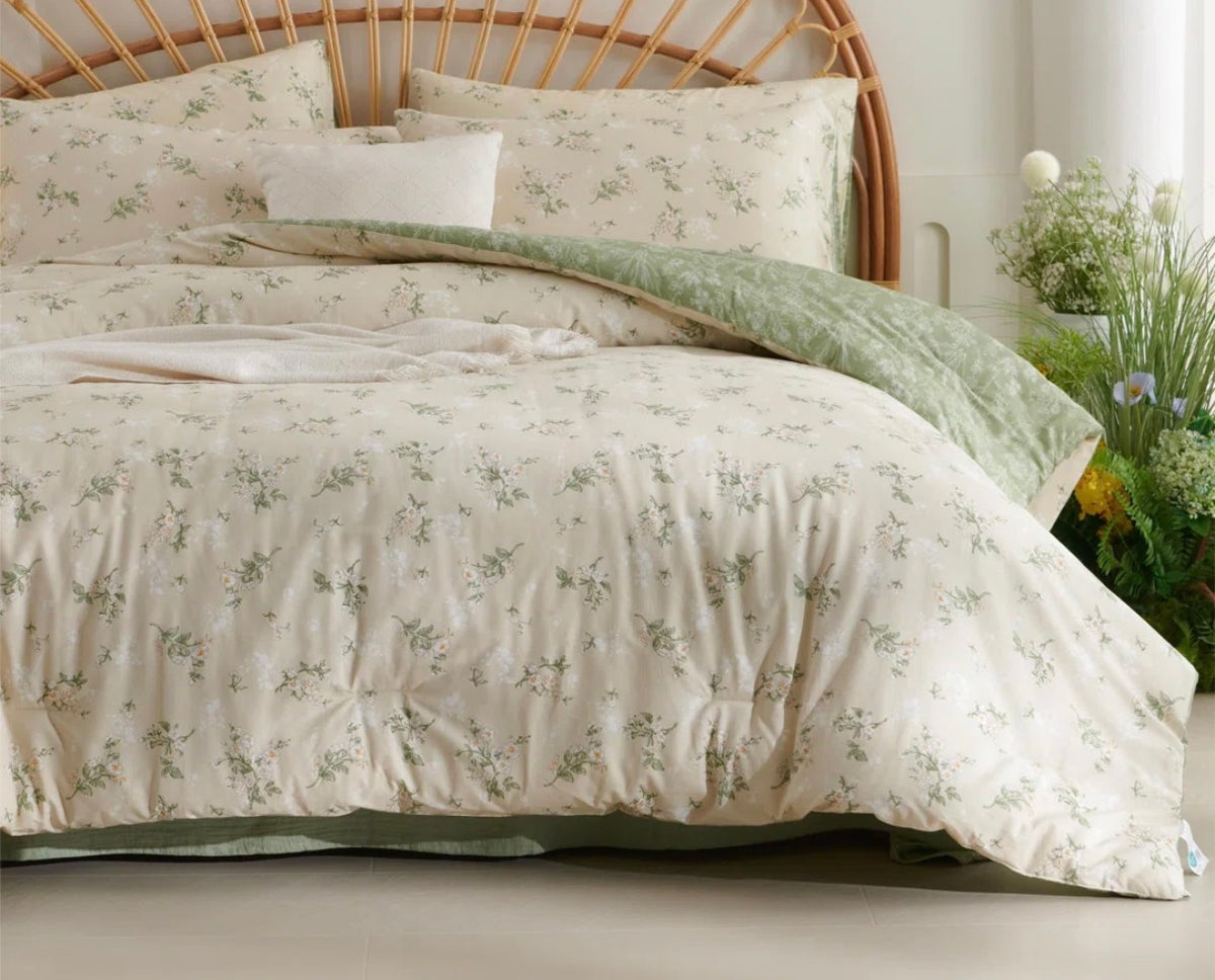 Bedding - Queen Size Nayoroom 3 Piece Beige & Green Floral Reversible Comforter Set