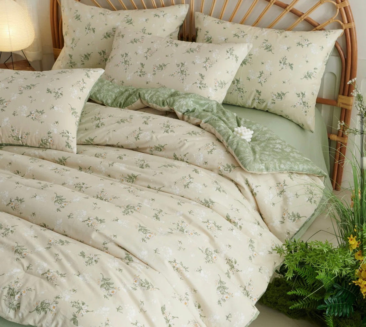 Bedding - Queen Size Nayoroom 3 Piece Beige & Green Floral Reversible Comforter Set