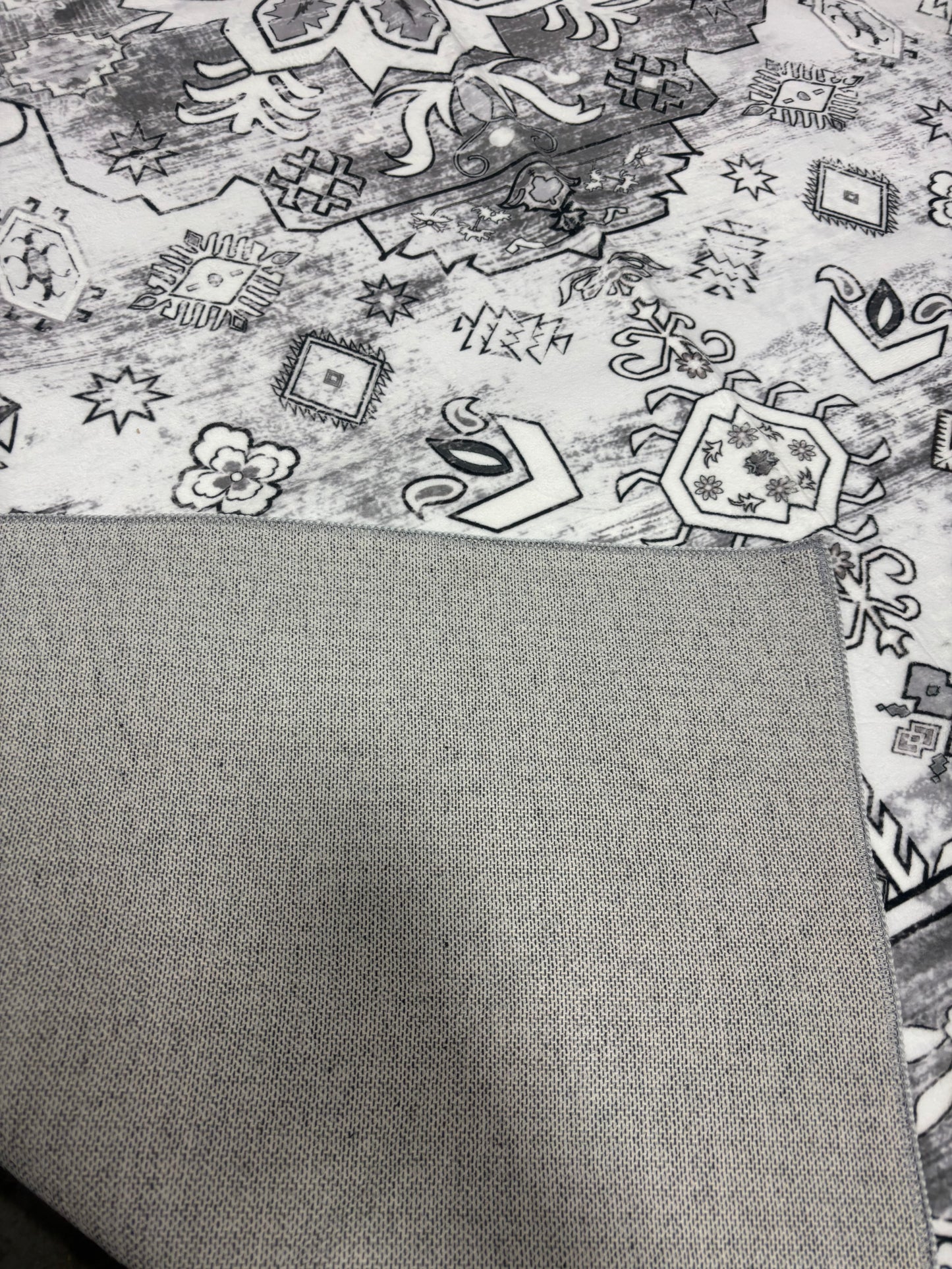 Rug - 5’ x 6’10” Washable Black, White, Gray - WF1.3.26